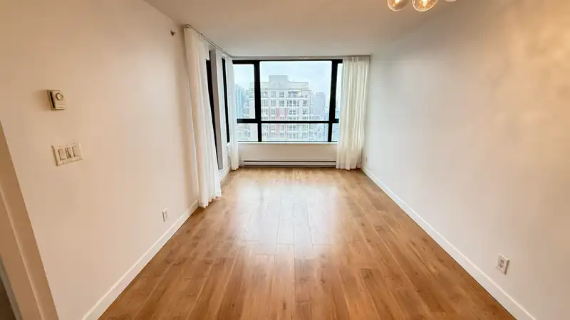 3008 909 MAINLAND STREET - photo 3 of 17