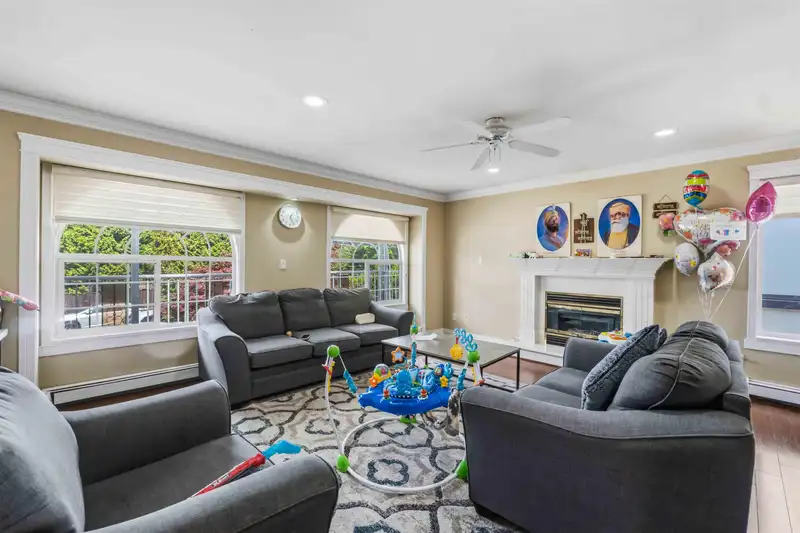 12466 76 AVENUE - photo 4 of 40