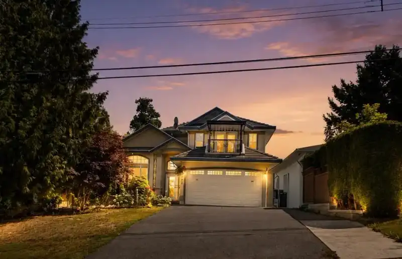 9928 116 STREET - photo 1 of 3