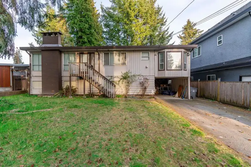 9704 131 STREET - photo 3 of 7