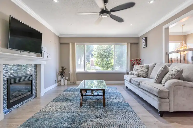 11415 87 AVENUE - photo 2 of 31