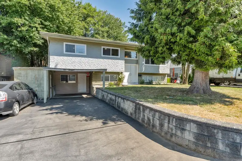 11415 87 AVENUE - photo 4 of 31
