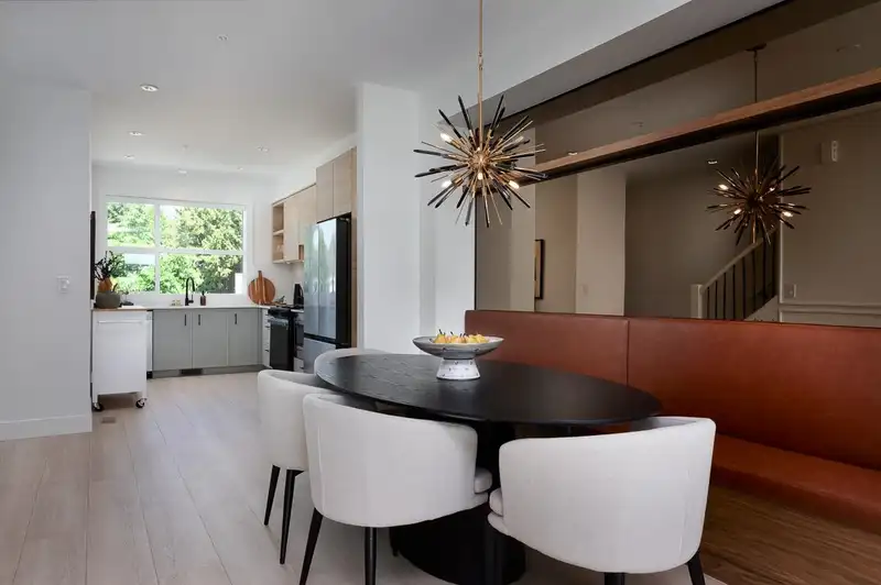 18 20335 70A AVENUE - photo 2 of 19