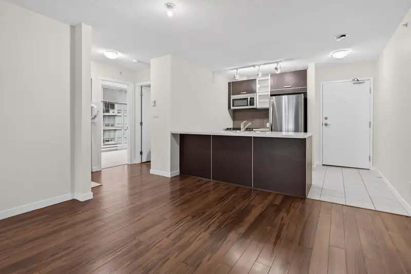 3109 9981 WHALLEY BOULEVARD - photo 3 of 16