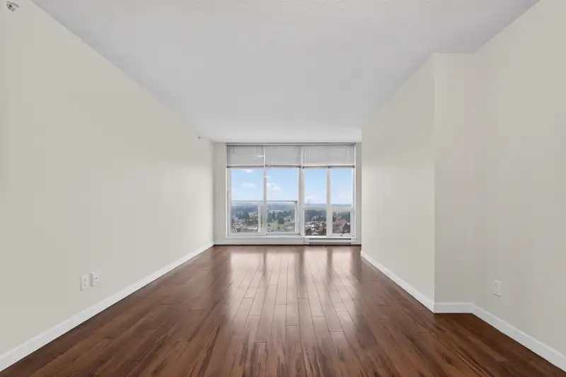 3109 9981 WHALLEY BOULEVARD - photo 4 of 16