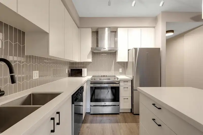 B102 20838 78B AVENUE - photo 1 of 22