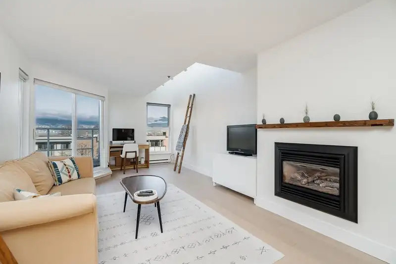 2240 YORK AVENUE - photo 3 of 39