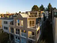 2240 YORK AVENUE - thumbnail 4