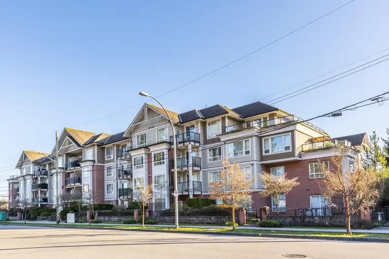 202 14960 102A AVENUE - photo 1 of 38
