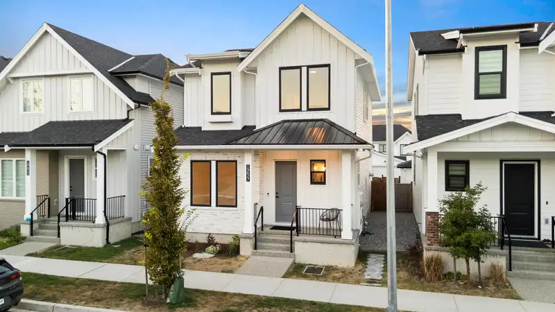19627 75 AVENUE - photo 1 of 36