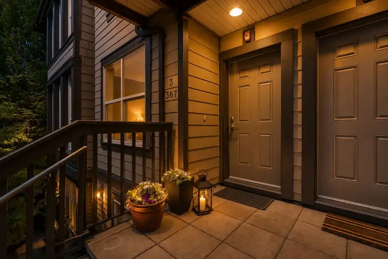 3 307 E 15TH STREET - photo 2 of 39