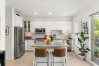 3 307 E 15TH STREET - thumbnail 4