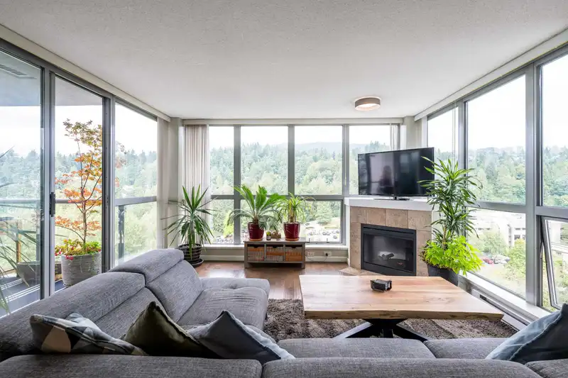 1601 290 NEWPORT DRIVE - photo 4 of 27