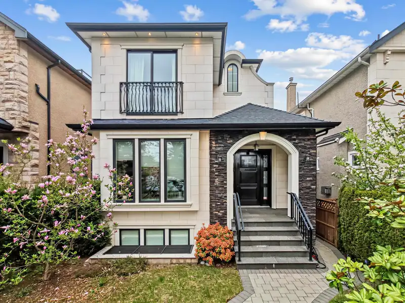 4555 W 9TH AVENUE - photo 4 of 40