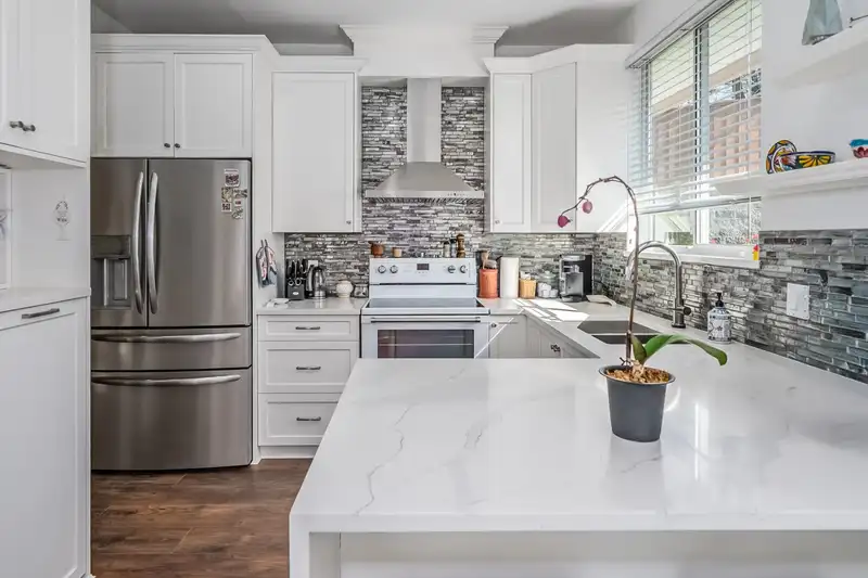 16 16325 82 AVENUE - photo 4 of 38