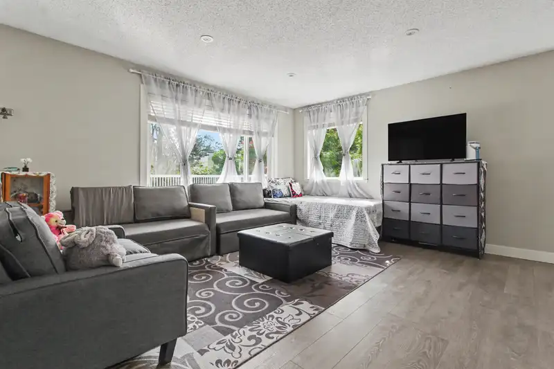 101 13915 72 AVENUE - photo 2 of 20