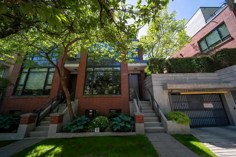 1088 W 7TH AVENUE - photo 4 of 33