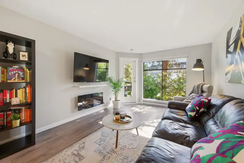 218 2222 PRINCE EDWARD STREET - photo 4 of 19