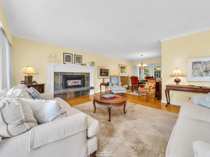 1202 BRACKNELL CRESCENT - photo 3 of 40