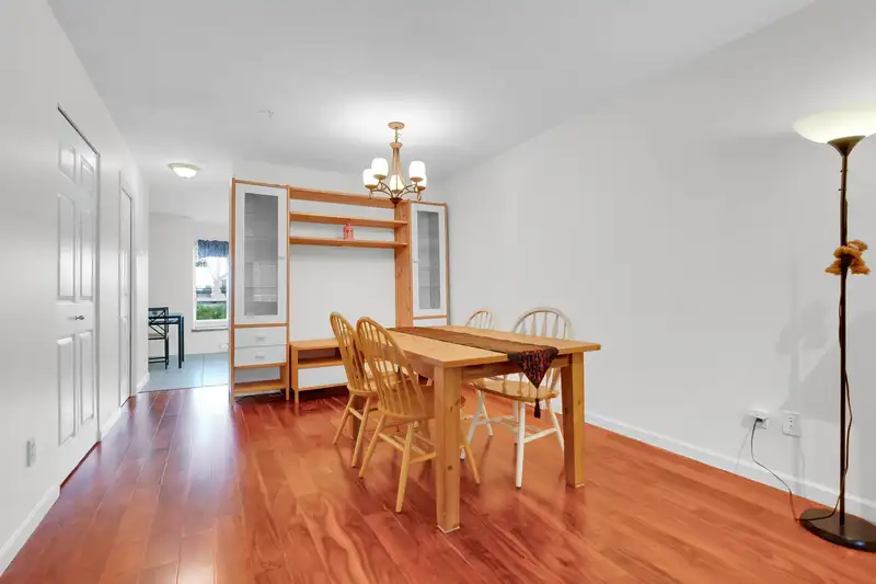 117 6588 SOUTHOAKS CRESCENT - photo 4 of 31