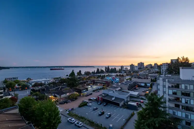 902 1390 DUCHESS AVENUE - photo 1 of 29