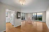 902 1390 DUCHESS AVENUE - thumbnail 2