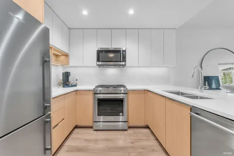 103 8940 UNIVERSITY CRESCENT - photo 4 of 28