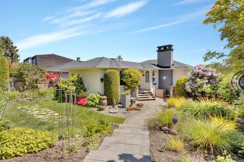 901 CALVERHALL STREET - photo 1 of 29