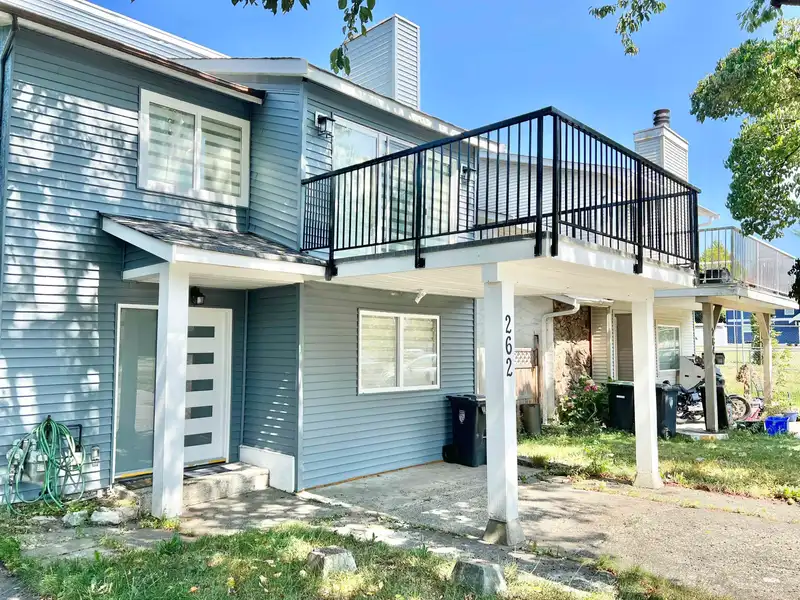 262 DAVIS CRESCENT - photo 2 of 24