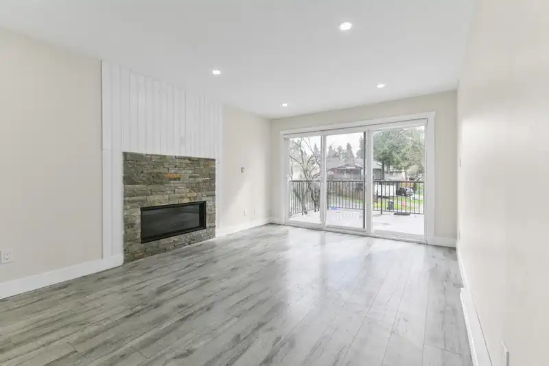 262 DAVIS CRESCENT - photo 3 of 24