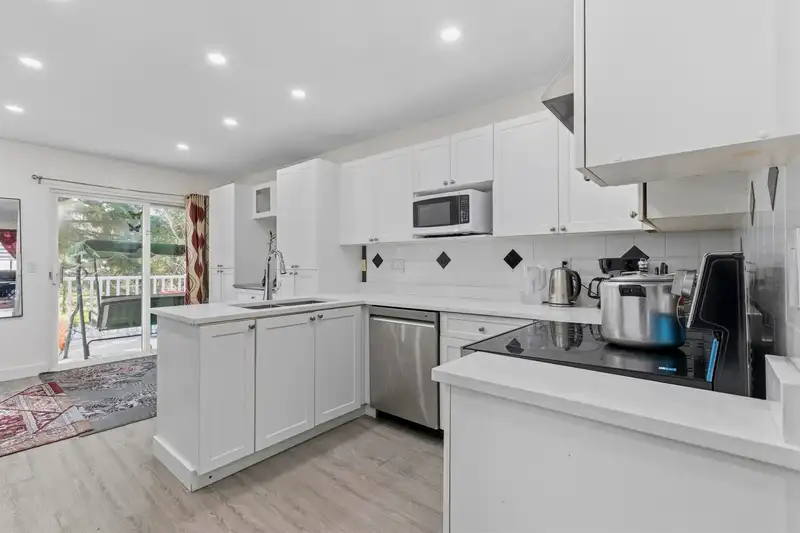 12 12110 75A AVENUE - photo 1 of 37