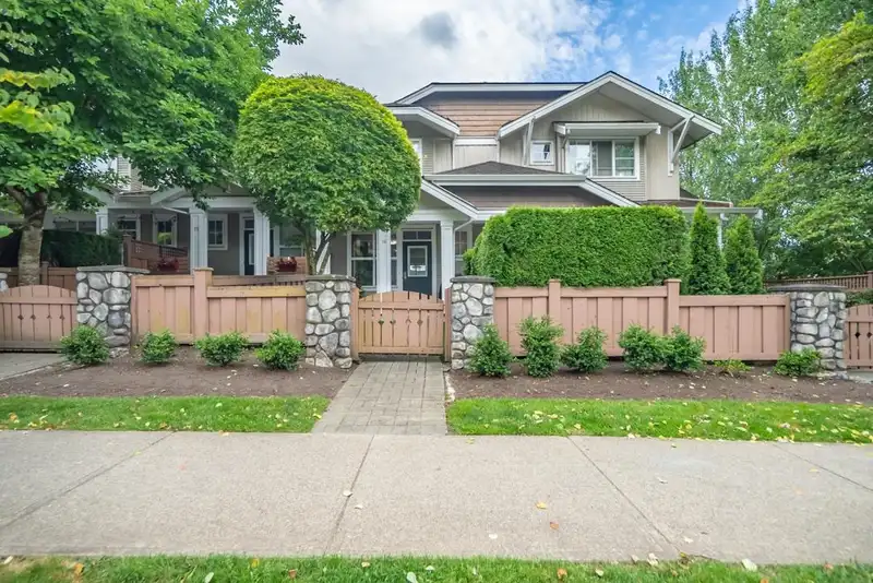 16 20460 66 AVENUE - photo 2 of 30