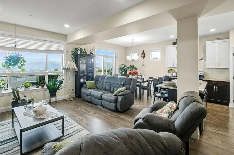 38 47042 MACFARLANE PLACE - photo 4 of 37