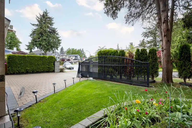 6280 MARA CRESCENT - photo 3 of 37
