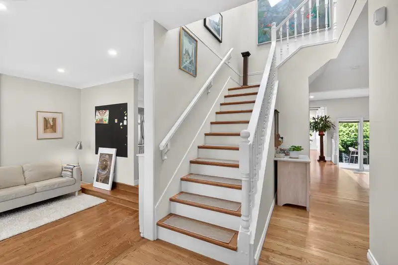 34947 OAKHILL DRIVE - photo 3 of 40