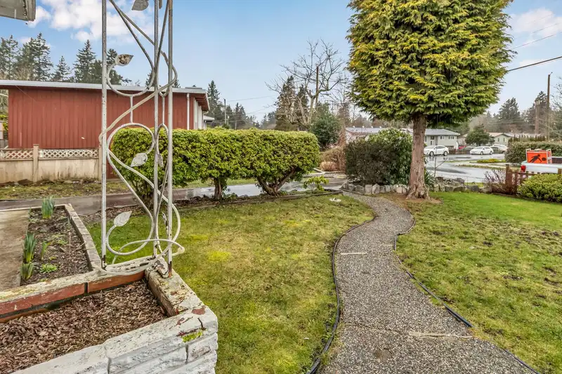 11032 86A AVENUE - photo 3 of 30