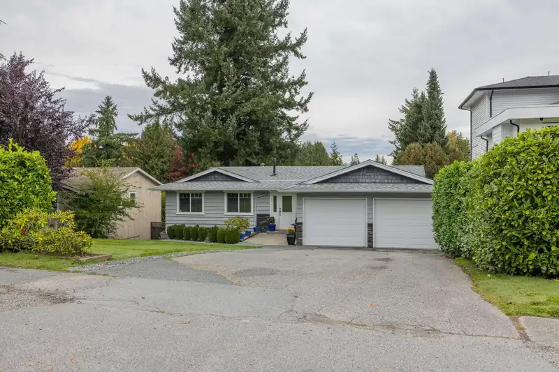 20717 GRADE CRESCENT - photo 2 of 40