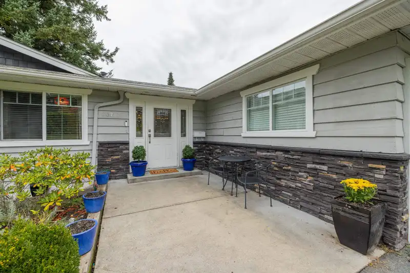 20717 GRADE CRESCENT - photo 3 of 40