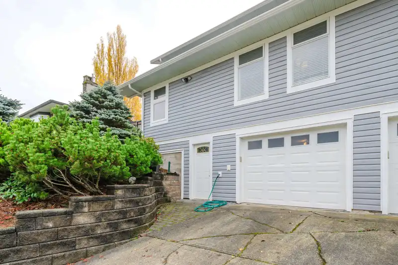 20464 95A AVENUE - photo 2 of 40