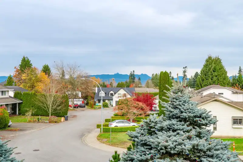 20464 95A AVENUE - photo 4 of 40