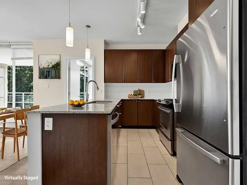 1006 280 ROSS DRIVE - photo 4 of 32