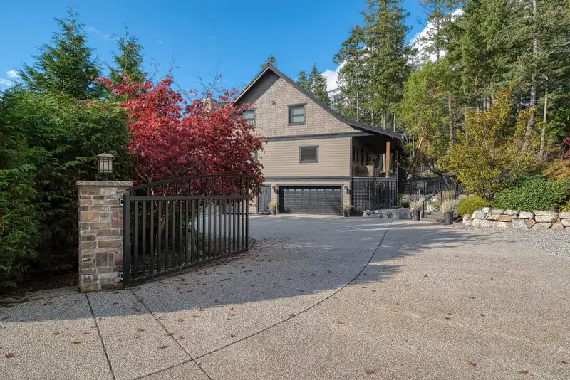 4253 PACKALEN BOULEVARD - photo 2 of 40