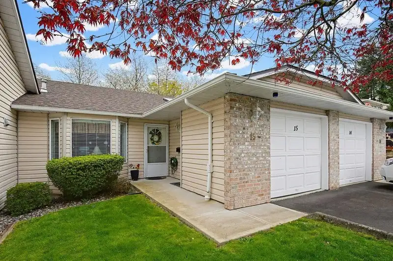 15 22308 124 AVENUE - photo 1 of 29