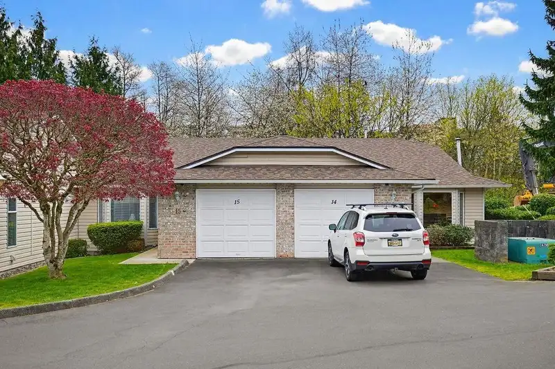 15 22308 124 AVENUE - photo 2 of 29