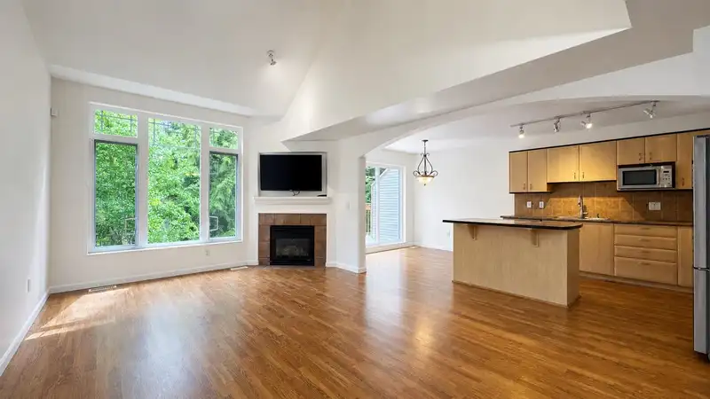 35 2351 PARKWAY BOULEVARD - photo 3 of 40