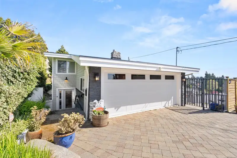 15535 ROYAL AVENUE - photo 1 of 40
