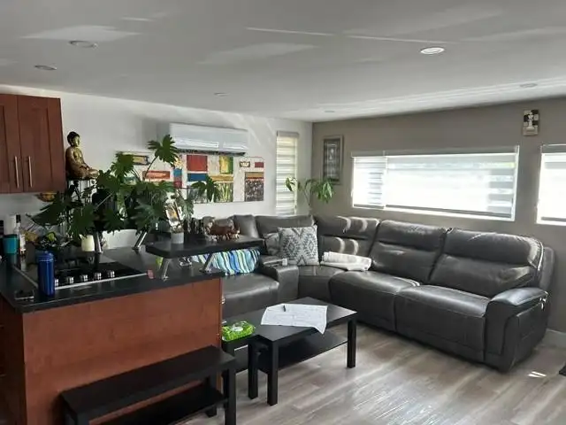 212 201 CAYER STREET - photo 3 of 19