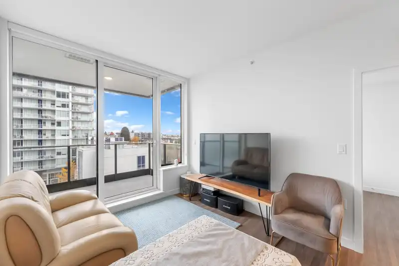 606 6699 DUNBLANE AVENUE - photo 2 of 25