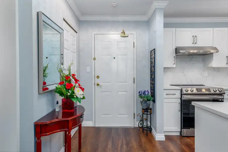 301 2410 EMERSON STREET - photo 2 of 34