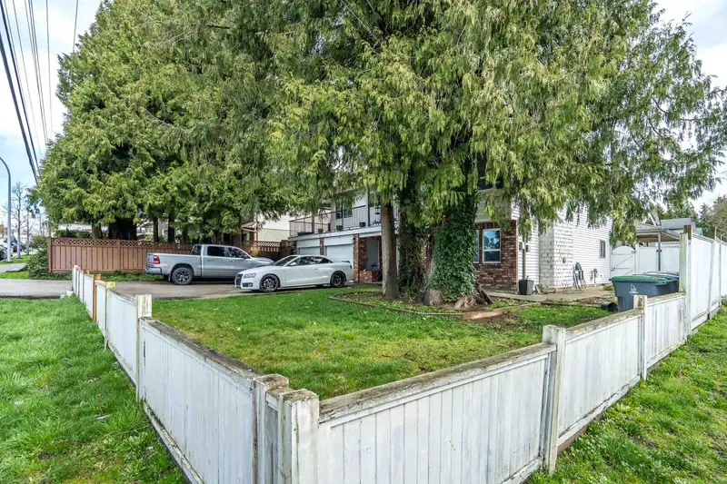 6652 148 STREET - photo 2 of 40